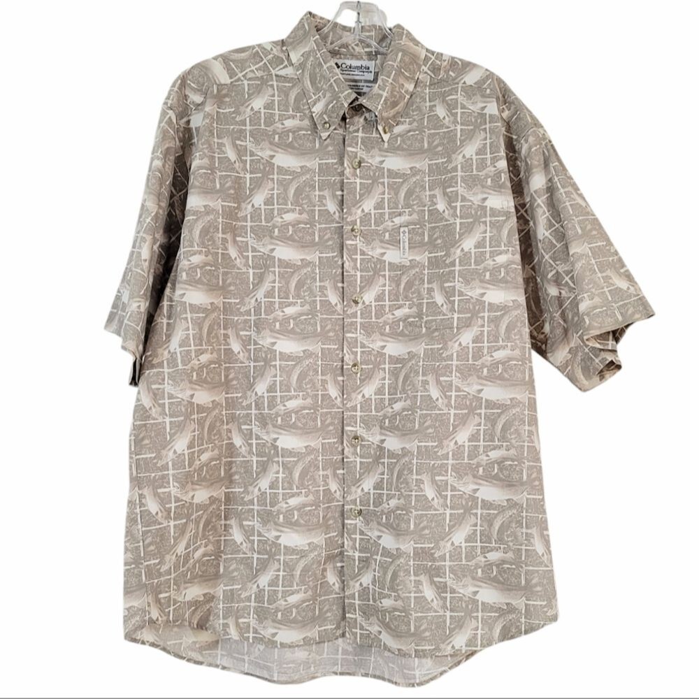Columbia Vintage fish print short sleeve button down shirt Size M